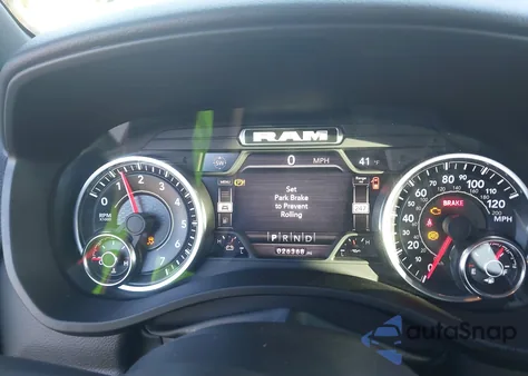 2022 Ram 1500 Big Horn 4X2 6'4 Box из США, поврежденный, VIN 1C6RREBT4NN261179